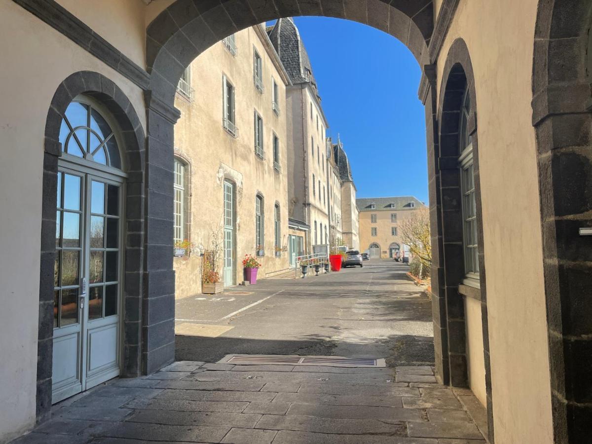 Logis Hotel Ancien Grand Seminaire Saint-Flour  Extérieur photo